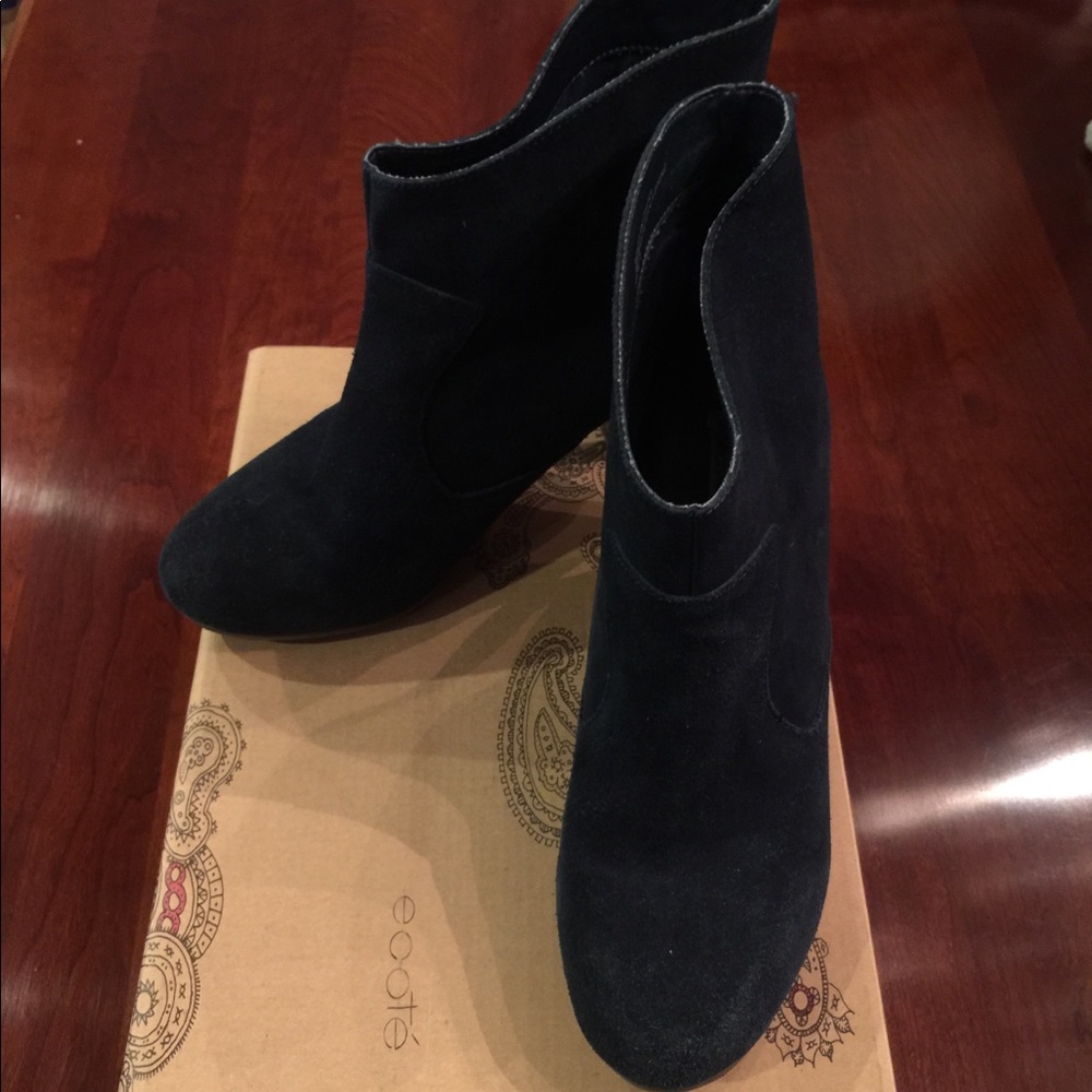 Ecote Suede Booties